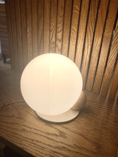 温かみのある光に癒される♪テーブルランプ