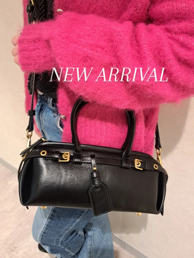 新作のバッグが入荷しております♡