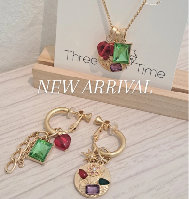 新作のアクセサリー入荷してます⭐️