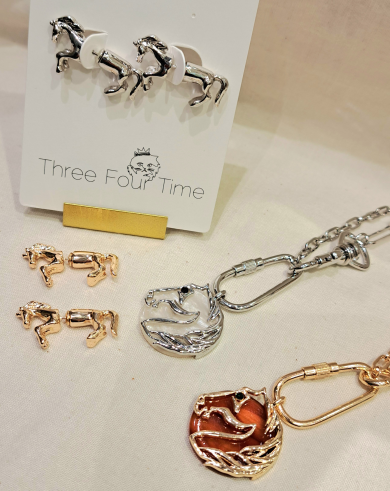 新作のアクセサリー入荷してます⭐️