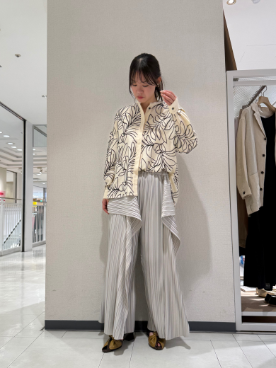 NEW IN🩶エンブロイダリー比翼シャツのご紹介！！