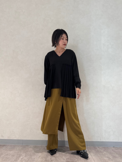 NEW IN🎵レイヤードプリーツブラウスのご紹介!!