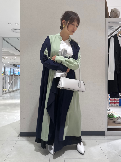 NEW IN🤍バイカラーギャザースリーブワンピースのご紹介！！