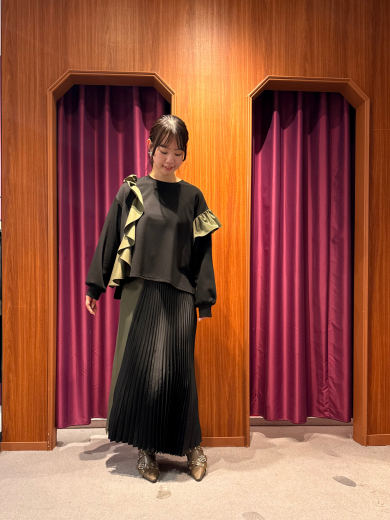 NEW IN💚大人気!!アシンメトリーフリルプルオーバーのご紹介