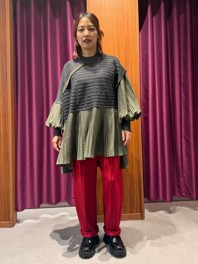 NEW IN❤️ピンタックカーブパンツのご紹介！！