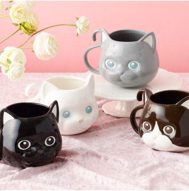 ハロウィンアイテムが登場💜暗闇で驚く？！目と耳が光る猫モチーフのマグカップです🐈‍⬛🐈