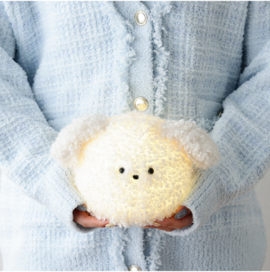 頭をポンポンすると、ぽわんと優しく光る“モフモフわんこランプ” が登場🐶💡