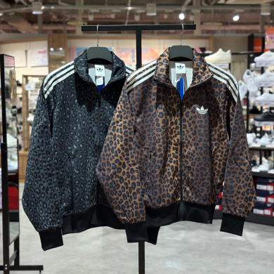 【adidas】レオパード柄のトラックジャケットが入荷‼