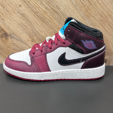 【NIKE／225-25AIR JORDAN 1 MID SE】NEWカラー❤️