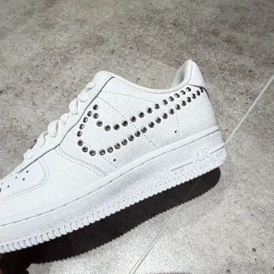 【NIKE /W AIR FORCE 1 '07 LV8】👟⛓️