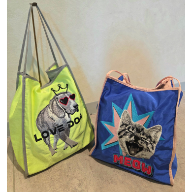 新作の刺繍トート入荷しております♡