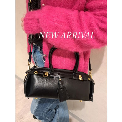 新作のバッグが入荷しております♡