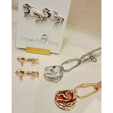 新作のアクセサリー入荷してます⭐️