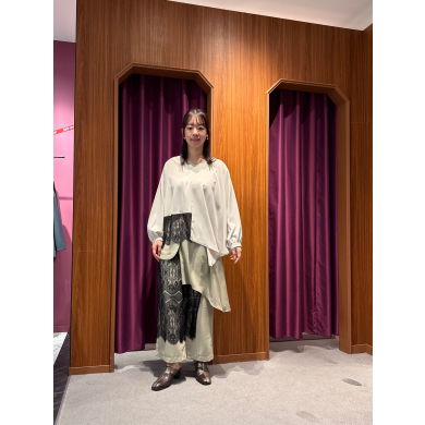 NEW IN🤍アシンメトリーレース切替ブラウスのご紹介！！