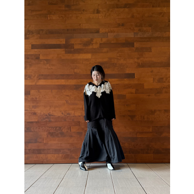 NEW IN🖤レースモチーフVネックプルオーバーのご紹介!!