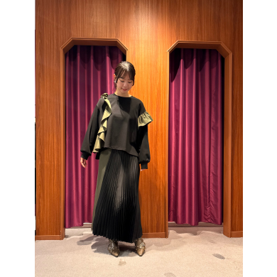 NEW IN💚大人気!!アシンメトリーフリルプルオーバーのご紹介