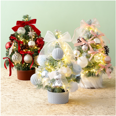 デスクトップからクリスマス気分が楽しめる、オーナメント付きのデスクトップツリーが今年も登場🩷