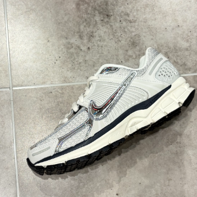 【NIKE/W ZOOM VOMERO 5】NEWカラー❣️❣️