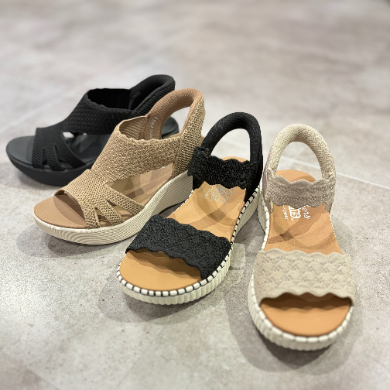【SKECHERS／スリップインズサンダル】
