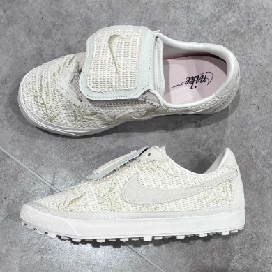 【NIKE／W ASTROGRABBER TXT】