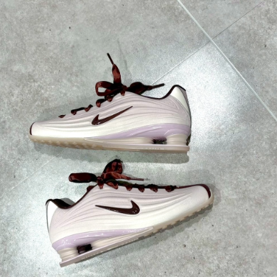 【NIKE／W SHOX Z SE】