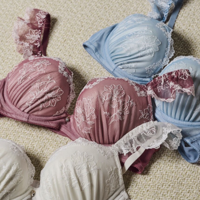 【新作】ストラップは付け替え可能 ワイヤーブラ（３／４カップ）