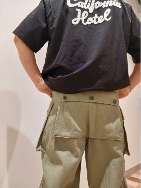 Monkey pants coordination 